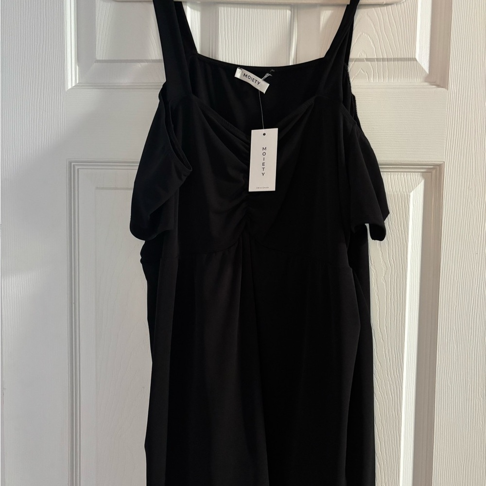 Black tank with off shoulder sleeves